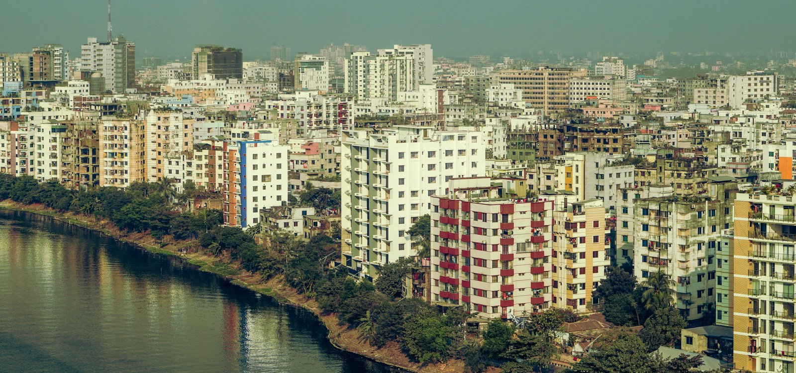 ঢাকায় নির্মাণাধীন অ্যাপার্টমেন্ট ভবন